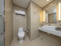 Handan East Railway Station Holiday Inn Express (The Mixc Branch)