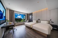 Atour Hotel on National Highway 318 in Xinduqiao, Kangding