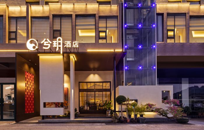 LAKESIDEBEAUTY·HOTEL