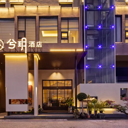 LAKESIDEBEAUTY·HOTEL