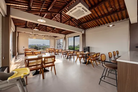 Habitat Bliss Design Hotel · Shaoxing (Lu Xun's Former Residence & InTime City Branch) Отели рядом с достопримечательностью «Datong School»