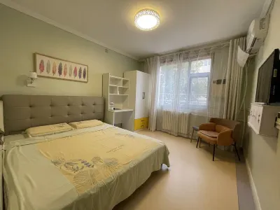 Night Language Express Hotel (Tongbai Road Campus Branch of Henan University of Engineering) Hotels near Zhengzhou Radio & TV University (Northeast to No.121 Yard， Funiu Road)