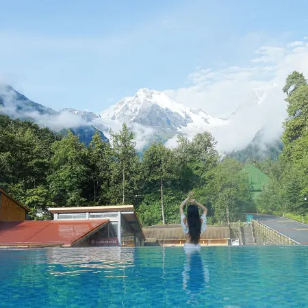 Hailuogou Golden Mountain Photography Hot Spring Resort