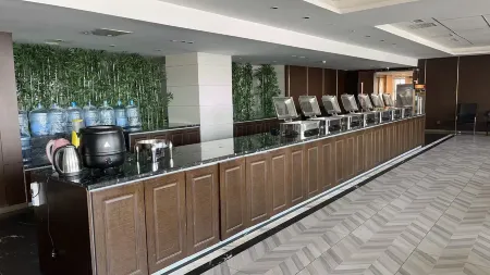 Qinin Hotel (Xining Limeng Pedestrian Street) Отели рядом с достопримечательностью «Qinghai Traffic Vocational and Technical College»