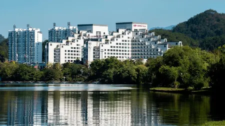 Crowne Plaza Huangshan Yucheng Отели рядом с достопримечательностью «Cheng's Miyake»