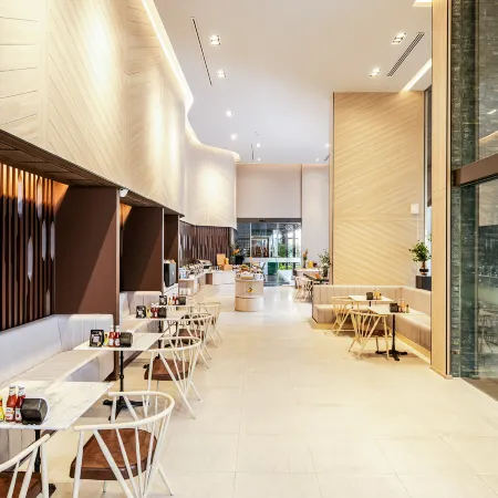 Amanta Hotel & Residence Ratchada Отели рядом с достопримечательностью «Ратчада Сой 6»