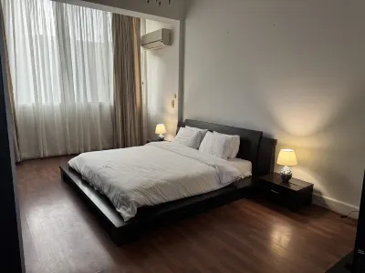 Classic style 3 bedrooms Zamalek apartment 扎馬雷克住宿飯店