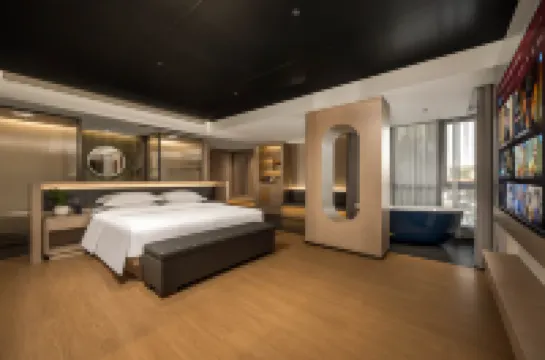 Yuehu Rongzhu Hotel (Two Rivers and Four Lakes Elephant Trunk Hill)