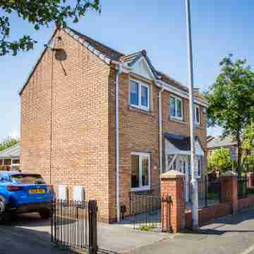 Comfy 3-Bed City Home • Parking • Near Deansgate Hotel Exterior