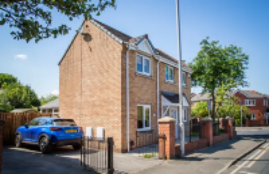 Comfy 3-Bed City Home • Parking • Near Deansgate