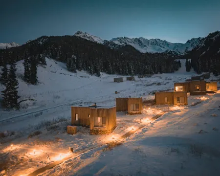 温泉賽里木湖克魯格野奢營地 温泉縣酒店