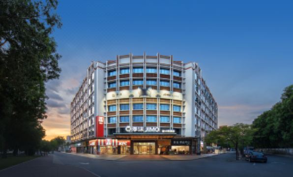 Jimo Designer Hotel (Qingyuan Yiwu Trade City Branch)