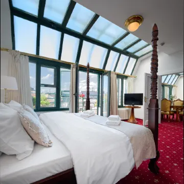 Hotel Bologna Отели рядом с достопримечательностью «Карлов мост»