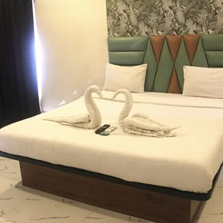 Hotel Planet Four Отели рядом с достопримечательностью «Железнодорожный вокзал Лонавала»