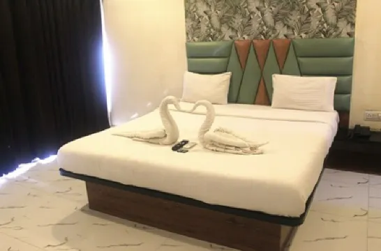 Hotel Planet Four โรงแรมใกล้สถานีรถไฟโลนาวาลา
