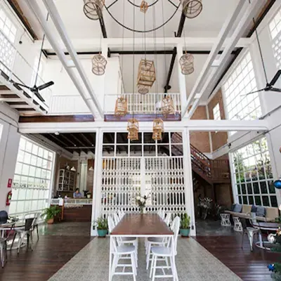 Memmoth Cafe & Hostel in Lampang Hotel berhampiran Muzium Seramik Dhanabadee