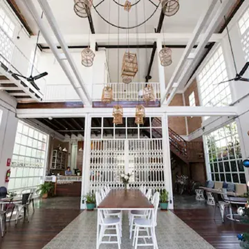 Memmoth Cafe & Hostel in Lampang
