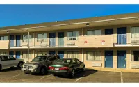 Motel 6 Millington, TN - parking