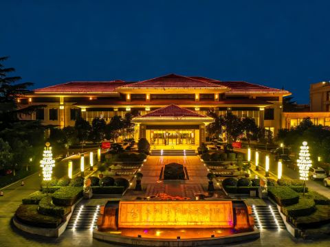 Swan Lake International Hotel