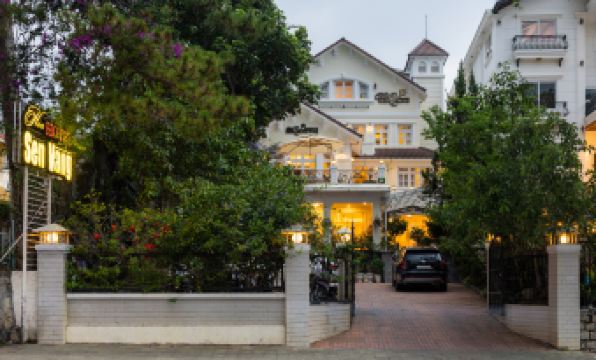Hoa Sen Vang Hotel Dalat