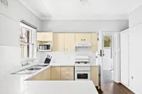 Quiet Rooms – Steps from Train & Shops - Pensionat