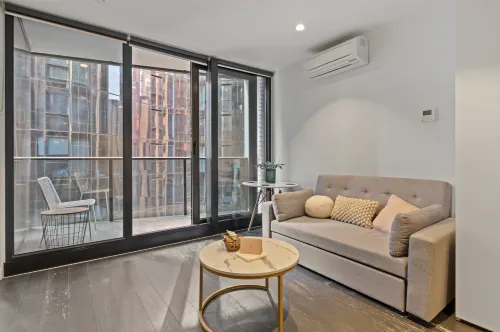 EQ Tower Ultra-Modern 2BR- CBD Base Mel Central - New