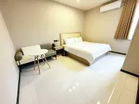 Qingyu Homestay (Central Street Branch)