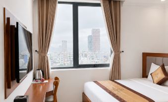 Kiwi Beachside Hotel & Cafe Da Nang