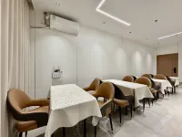 Green Island Holiday Hotel