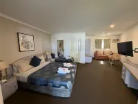 Capricorn Motor Inn