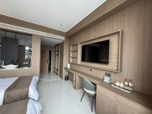 Lufeng Hotel - parcheggio