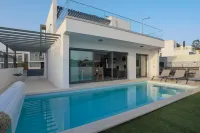 Modern Villa with Private Pool & Outdoor Dining - Vila