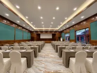 ZANG WANG CUAN QI Resort Hotel (Huanglong Jiuzhai High-Speed Railway Station) - parking