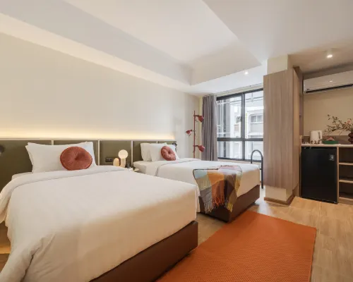 LILYBETH HOTEL PRATUNAM Hotel dekat Dermaga Witthayu