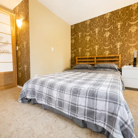 Spacious & Cozy Suite Near Boston Sleeps Up to 5