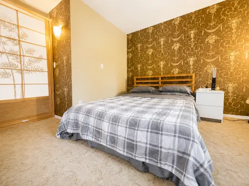 Spacious & Cozy Suite Near Boston Sleeps Up to 5 - parking