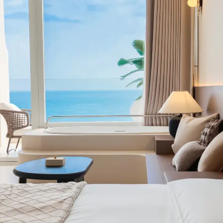 Lumi Yuxi · Sea‑View Luxury Villa