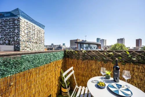 B1 Balcony Flat | Mailbox, Cube & City Break - Balkoner