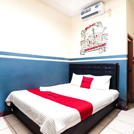 RedDoorz Plus near Universitas Indonesia