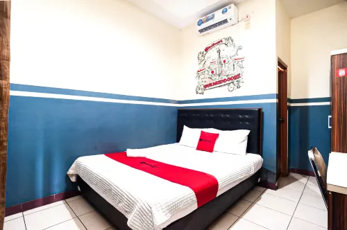 RedDoorz Plus near Universitas Indonesia - Aamiainen