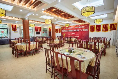 Workers' Sanatorium Отели рядом с достопримечательностью «Световой вершина»