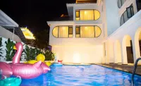 Hotels in Arantis