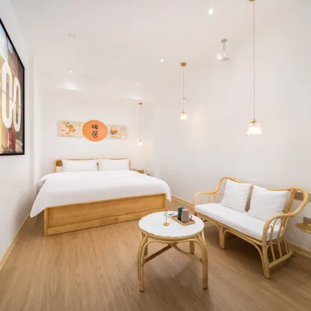 Haikou Mingyanglou Homestay (Qilou Old Street Bell Tower Branch)