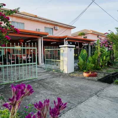 Hua Qiao Home ララパン島周辺のホテル