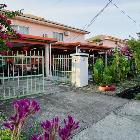 Hua Qiao Home