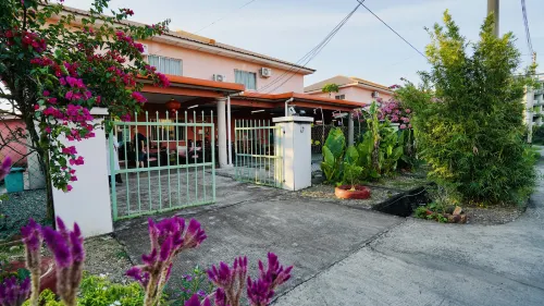 Hua Qiao Home
