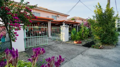 Hua Qiao Home