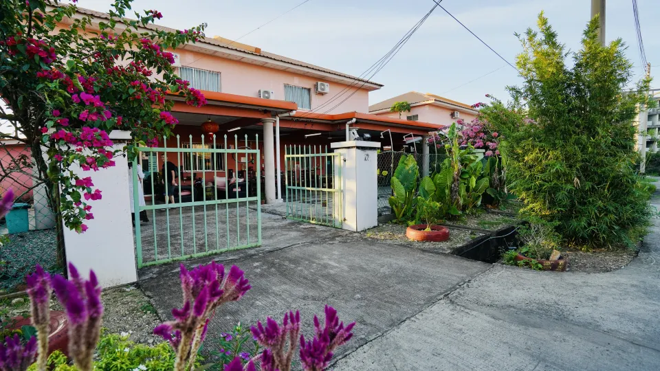 Hua Qiao Home