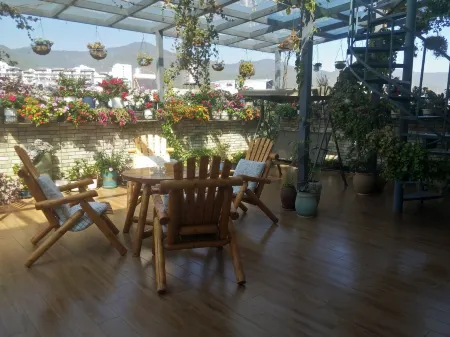 Xinping Xiaoguaijia Inn