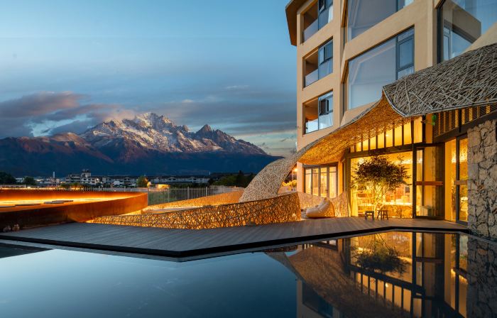 VENTO · Sunlit Golden Peak Lake View Vacation Hotel